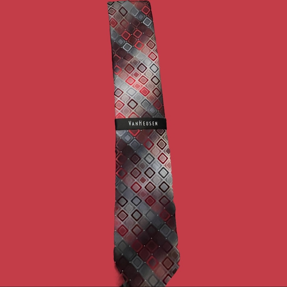 Red/Grey Van Heusen tie
